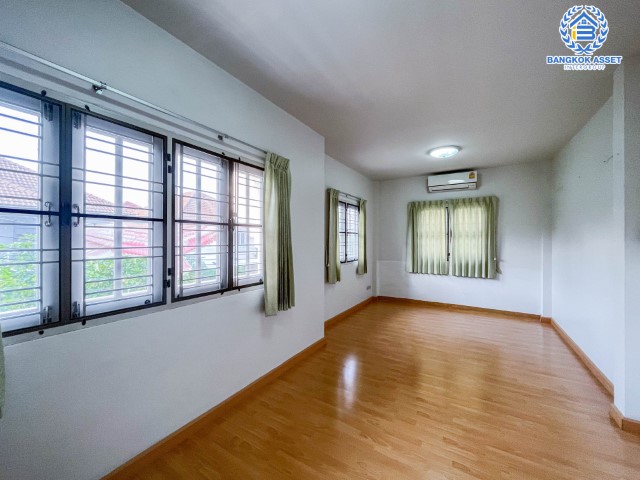 *****บ้านแฝดมือสองย่านนนทบุรี ม.บุรีรมย์ วงแหวนฯ-ปิ่นเกล้า (ซ.วัดพระเงิน) เนื้อที่ 37.1 ตร.ว. ฟังก์ชัน 3 ห้องนอน 2 ห้องน้ำ 1 ที่จอดรถ แถมฟรี! 2 เครื่องปรับอากาศ, 2 เครื่องทำน้ำอุ่น บนทำเลดี ใกล้เซ็นทรัลเวสต์เกต รถไฟฟ้าสายสีม่วง "สถานีตลาดบางใหญ่" และทางด่วน "ศรีรัช"